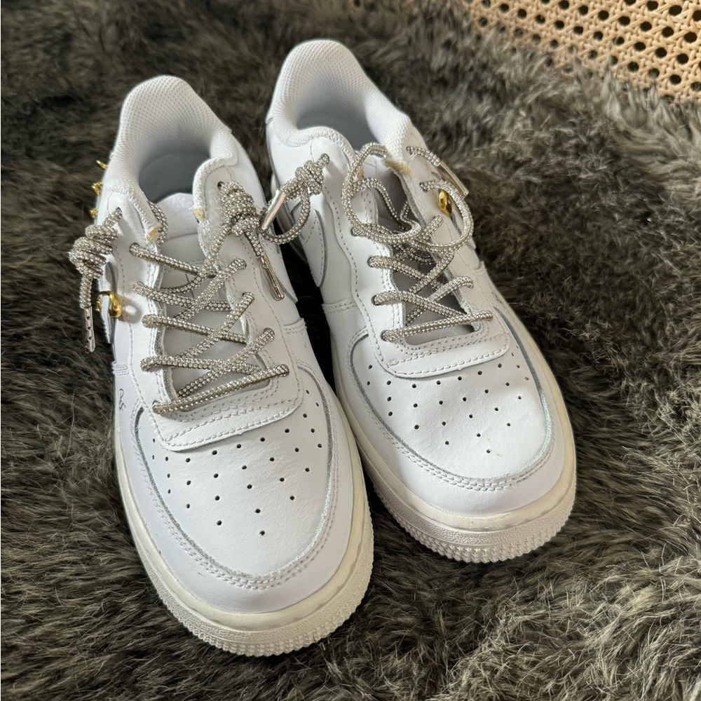 Sneakers never worn. Embellished.